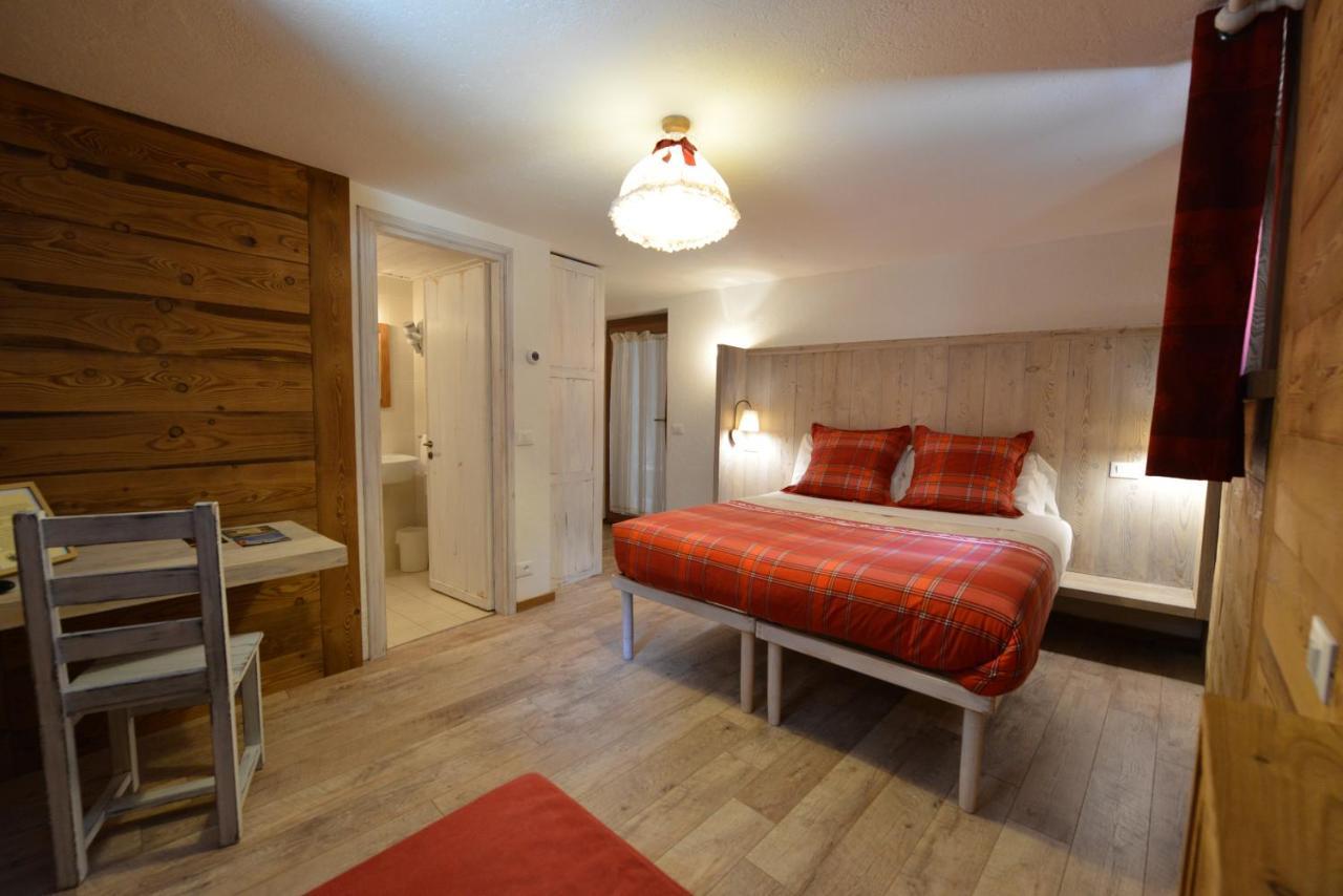 Hotel Petit Dahu - Chambres Et Restaurant コー​​ニュ エクステリア 写真