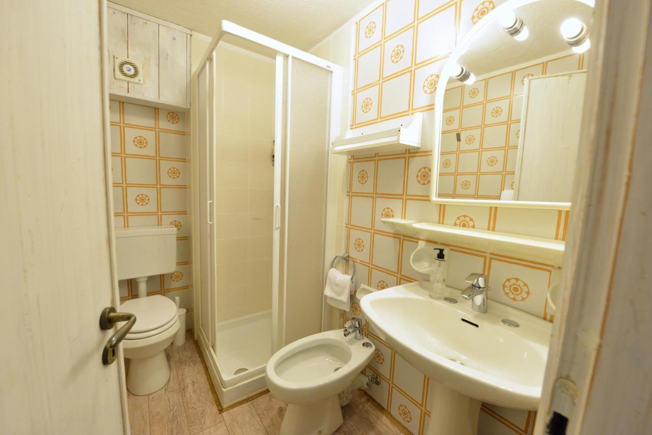 Hotel Petit Dahu - Chambres Et Restaurant コー​​ニュ エクステリア 写真
