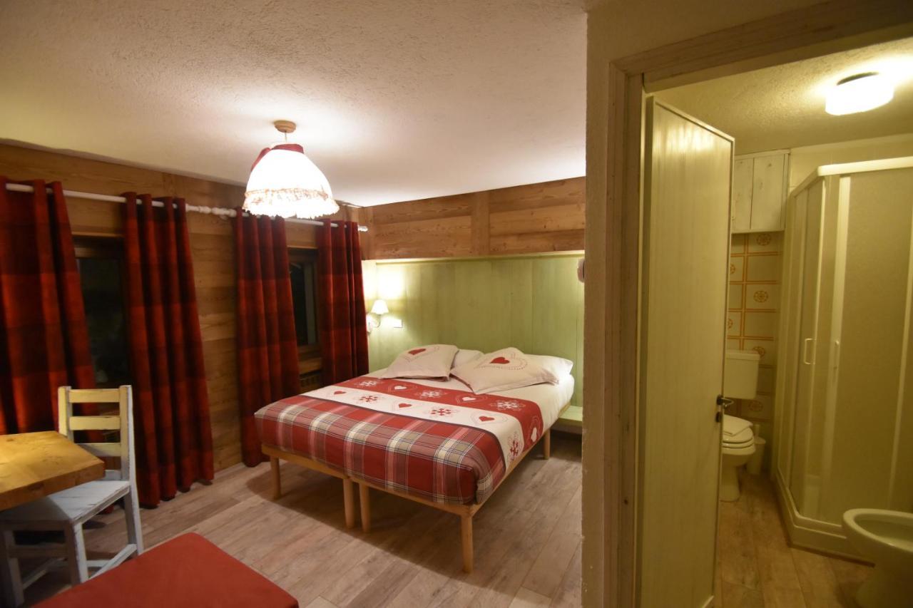 Hotel Petit Dahu - Chambres Et Restaurant コー​​ニュ エクステリア 写真
