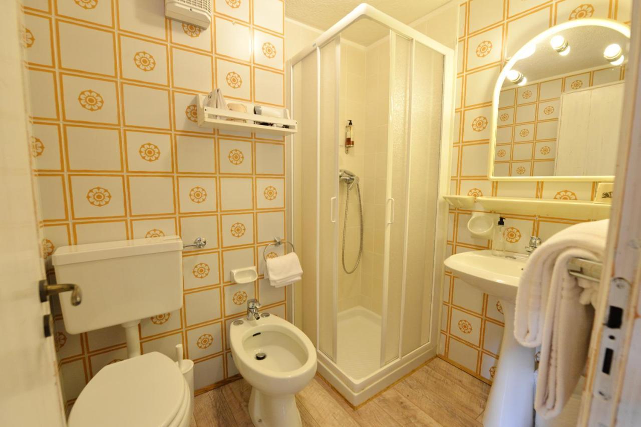 Hotel Petit Dahu - Chambres Et Restaurant コー​​ニュ エクステリア 写真