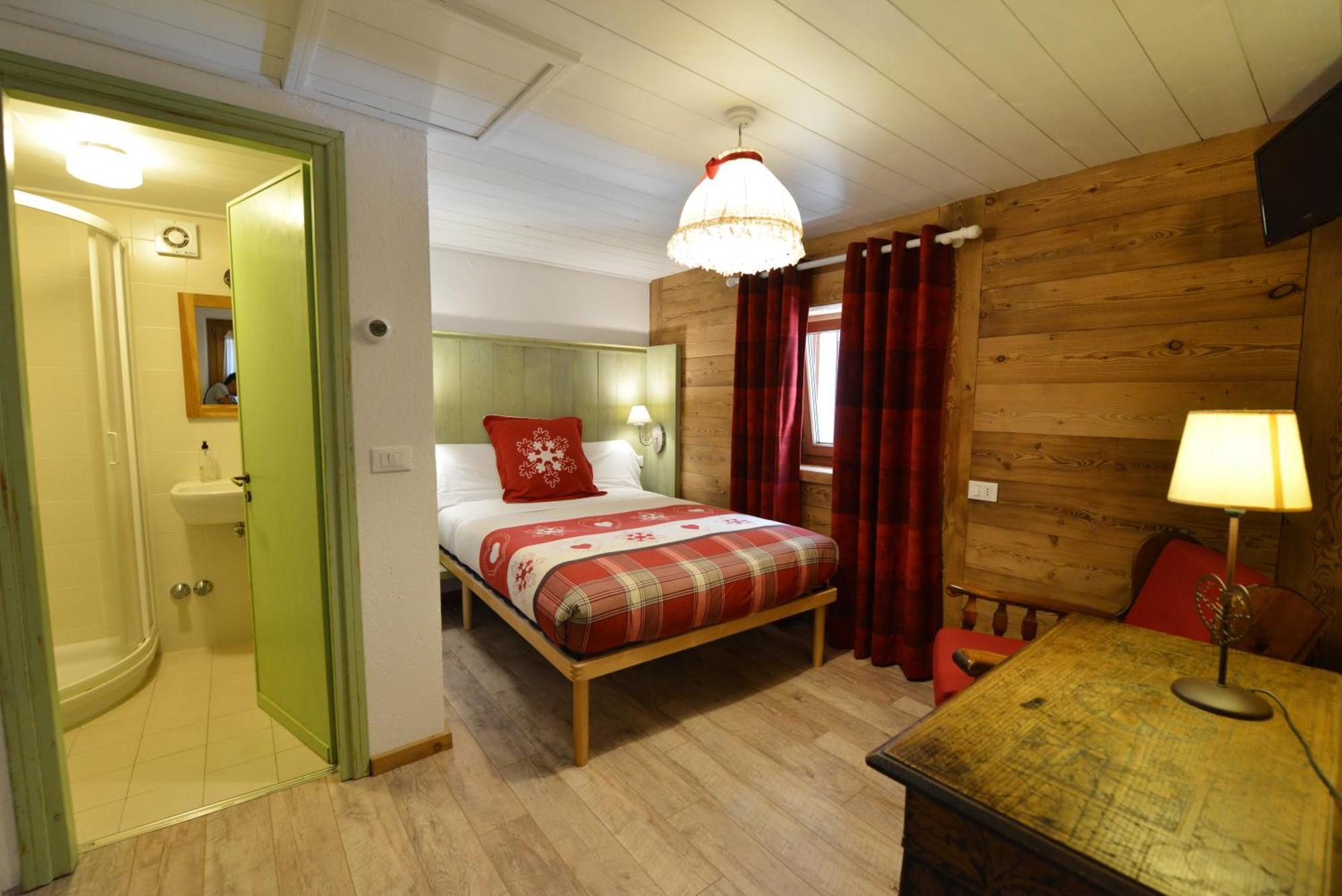 Hotel Petit Dahu - Chambres Et Restaurant コー​​ニュ エクステリア 写真