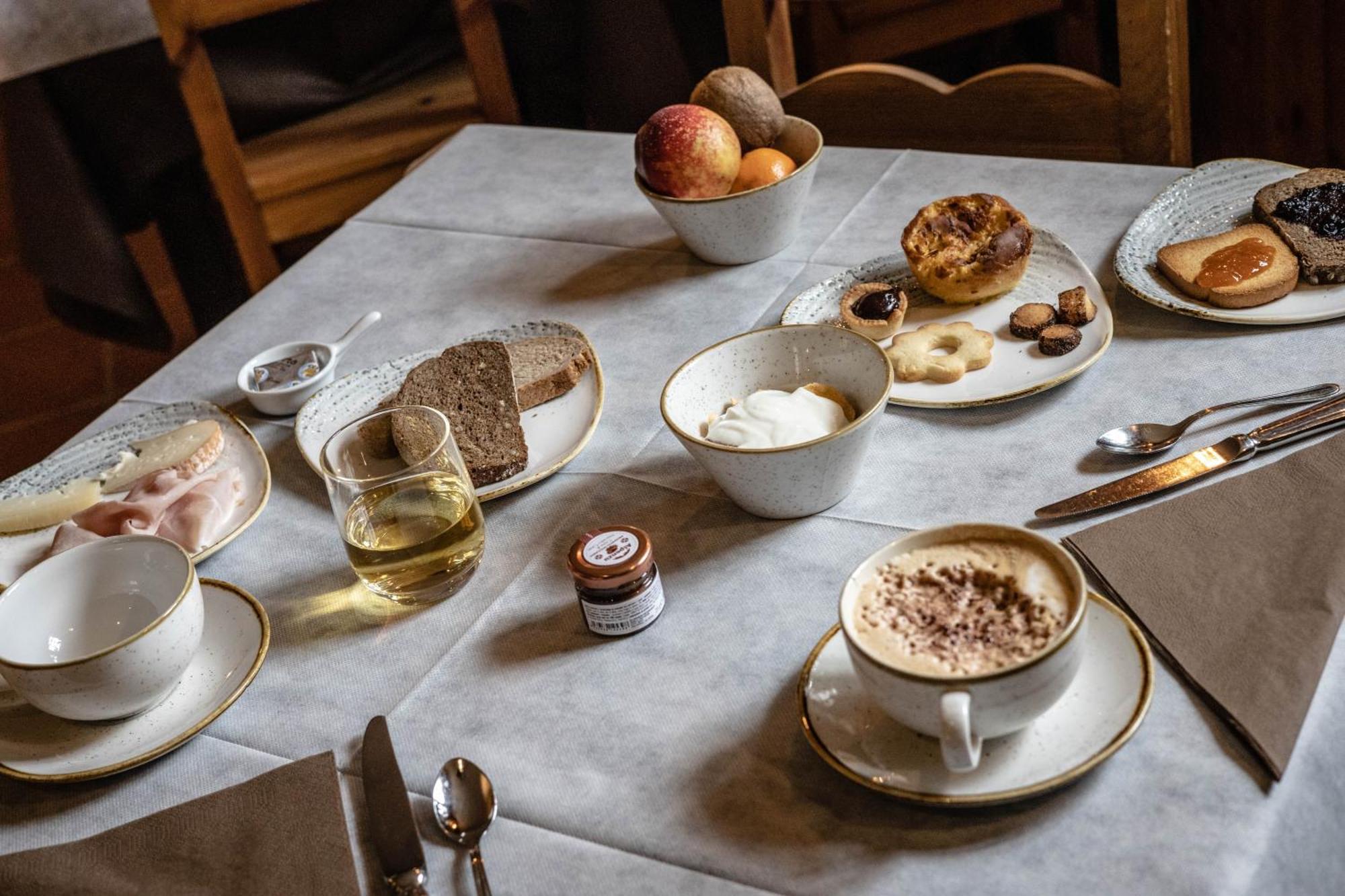 Hotel Petit Dahu - Chambres Et Restaurant コー​​ニュ エクステリア 写真