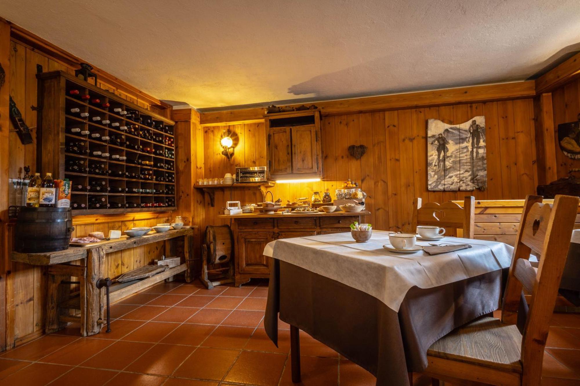Hotel Petit Dahu - Chambres Et Restaurant コー​​ニュ エクステリア 写真