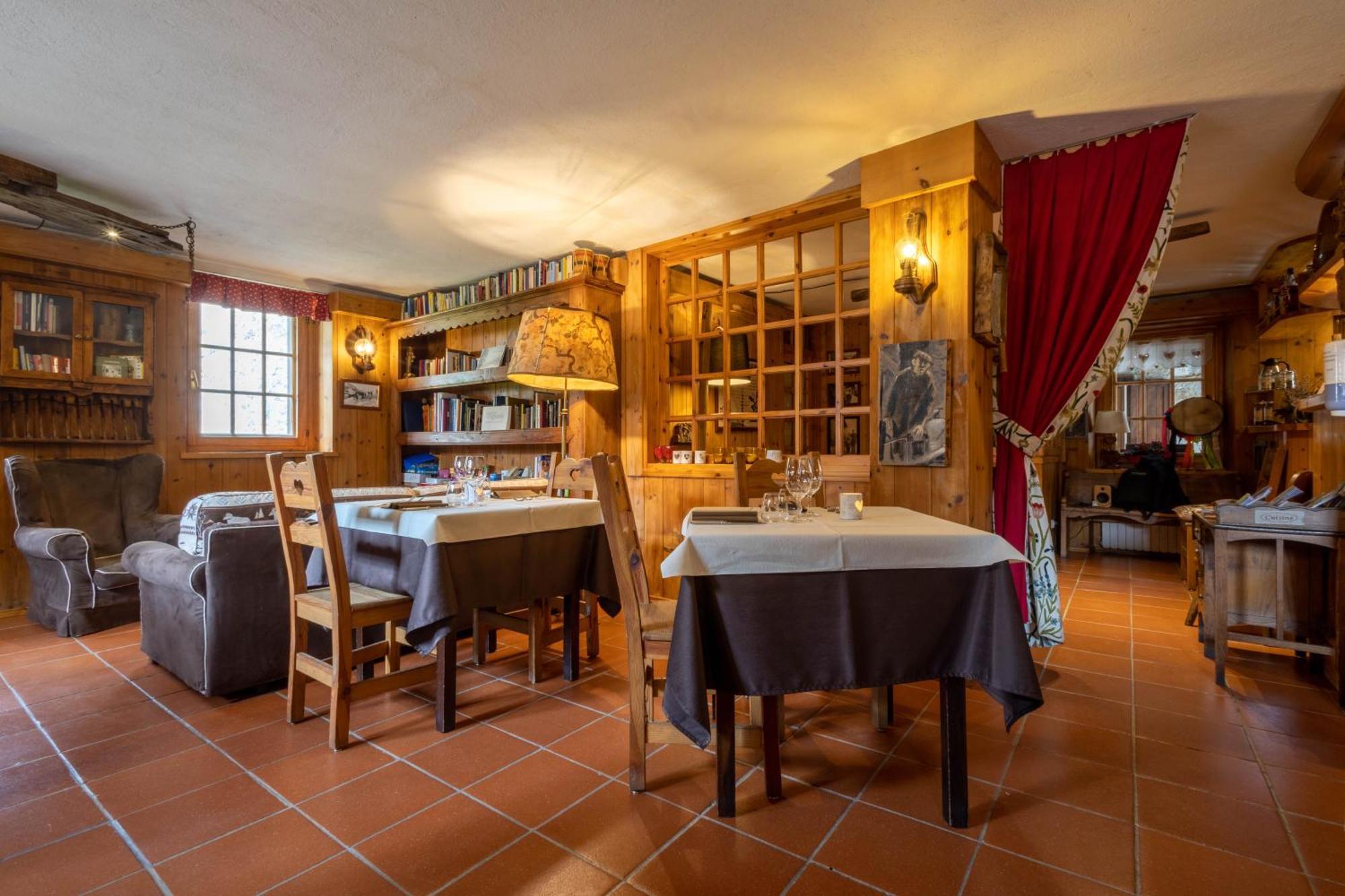 Hotel Petit Dahu - Chambres Et Restaurant コー​​ニュ エクステリア 写真