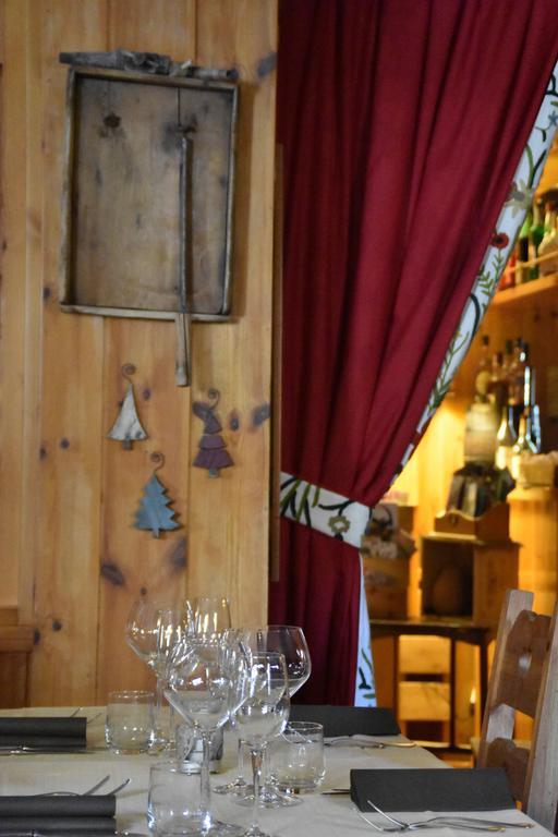 Hotel Petit Dahu - Chambres Et Restaurant コー​​ニュ エクステリア 写真
