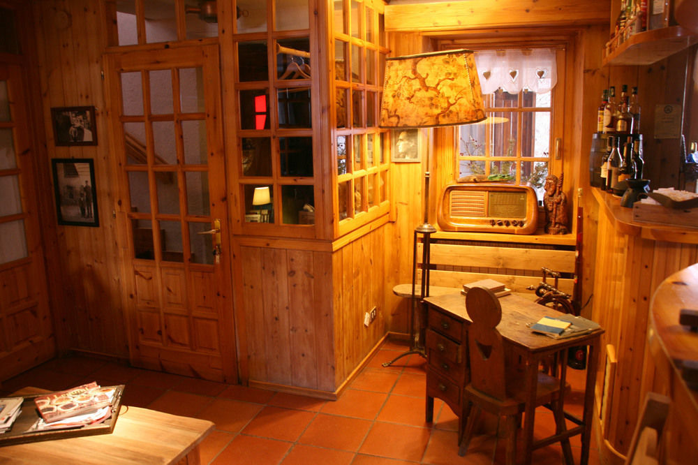 Hotel Petit Dahu - Chambres Et Restaurant コー​​ニュ エクステリア 写真