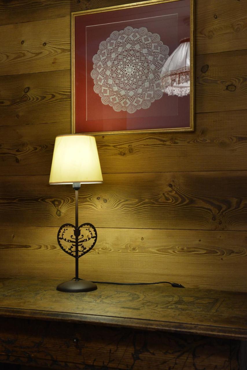 Hotel Petit Dahu - Chambres Et Restaurant コー​​ニュ エクステリア 写真